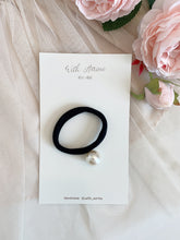 Load image into Gallery viewer, Point Pearl Hair Tie