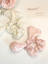 Load image into Gallery viewer, Silky Bow Scrunchie / Single Item