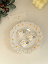 Load image into Gallery viewer, Happy Daisy / Single Item