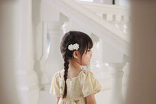 Load image into Gallery viewer, White Leather Flower / Single Item