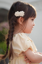 Load image into Gallery viewer, White Leather Flower / Single Item