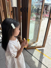 Load image into Gallery viewer, Daisy Hair Clip / Single item