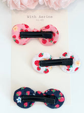 Load image into Gallery viewer, Strawberry print Peanut clip / Single Item