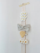 Load image into Gallery viewer, Daisy hairpin holder