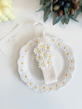 Load image into Gallery viewer, Daisy hairpin holder