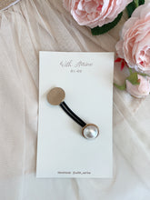 Load image into Gallery viewer, Big Pearl Hair Tie