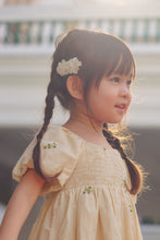 Load image into Gallery viewer, White Leather Flower / Single Item