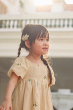 Load image into Gallery viewer, White Leather Flower / Single Item