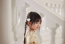 Load image into Gallery viewer, White Leather Flower / Single Item