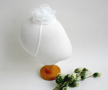 Load image into Gallery viewer, Pearl Flower / Headband
