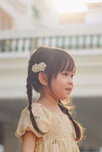 Load image into Gallery viewer, White Leather Flower / Single Item