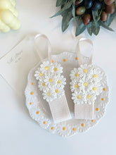 Load image into Gallery viewer, Daisy hairpin holder