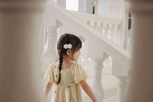 Load image into Gallery viewer, White Leather Flower / Single Item