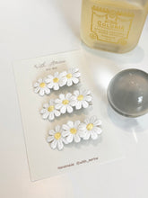 Load image into Gallery viewer, Daisy Hair Clip / Single item