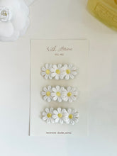Load image into Gallery viewer, Daisy Hair Clip / Single item