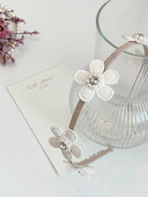 Load image into Gallery viewer, Bling Flower Hairband