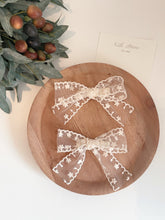 Load image into Gallery viewer, Lace Longtail Bow
