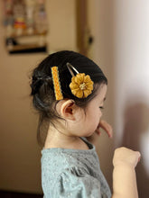 Load image into Gallery viewer, Gaul Flower / Single Item
